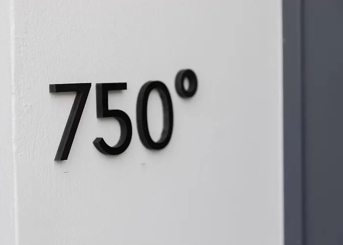 Karat Aparthotel Vóthon