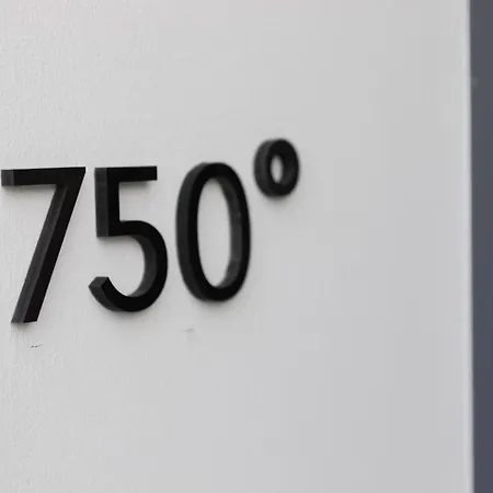 Karat アパートホテル Vóthon