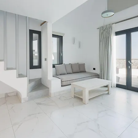 アパートホテル Karat Vóthon